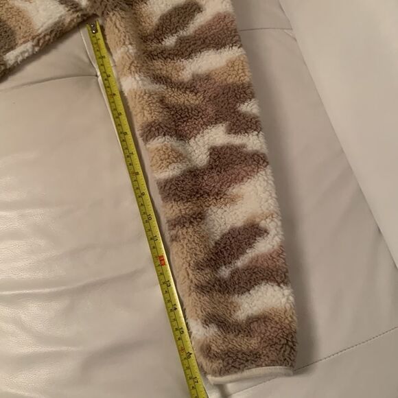 Cupid Sherpa Stand Collar Camo Print Sweater Pullover Size L - Picture 5 of 11